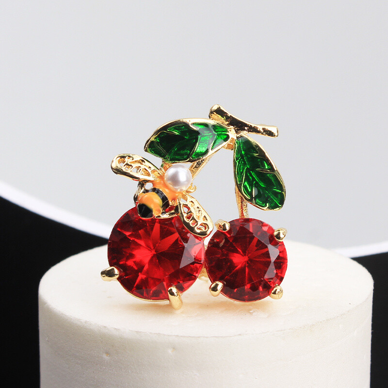 Personality, fashion high-end creativity cherry brooch Women Men Jewelry Gift
