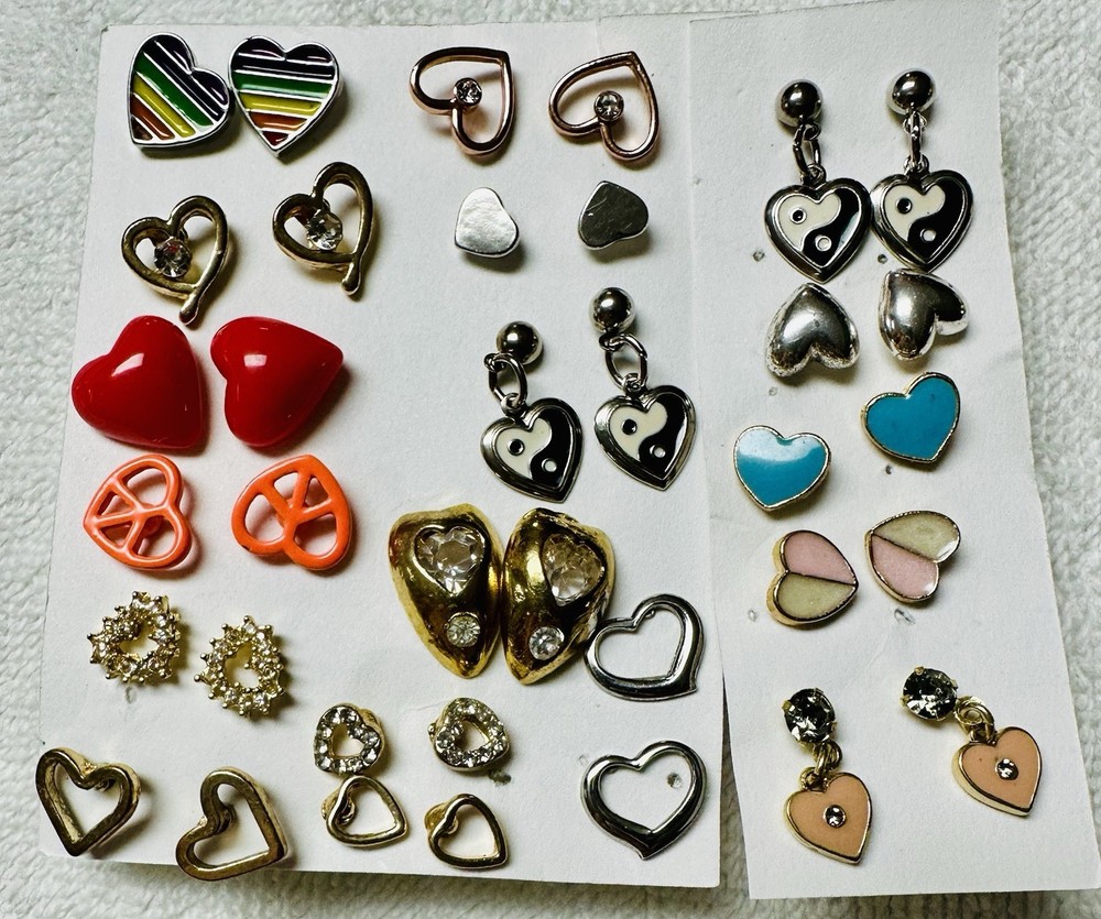 18 pr Hearts Red Blue Rhinestone Gold/Silver Tone Stud Pierced Earrings Lot e460