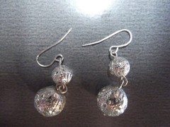 1 Pair Old 1″in Metal Silver Tone Holiday Balls Dangle Earrings