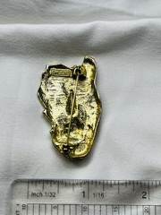 MJENT Art Mask Face Brooch gold tone, vintage, 1980’s