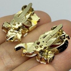Vtg Midcentury White Floral Climber Earrings MOP Enamel Lucite Goldtone Clip-on