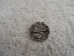 Silvertone Goldtone Hiker Fiddle Player Pin (J14)