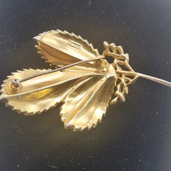 Crown Trifari Brooch Vintage Leaf Nature Gold Art Signed Original Detailed Pin