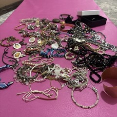 Vintage/Costume Jewelry Lot bracelets chains /Costume Pieces! Nice Stuff!