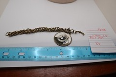 Golt tone link bracelet, 7.5 in. w/ Kentucky charm, horse & horseshoe 1959 FE56