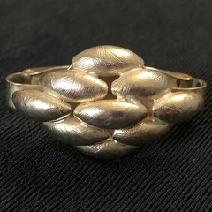 Vtg Couture Puffy Gold Tone Textured Nouveau Style Scarf Clip 1 5/8” Hinged