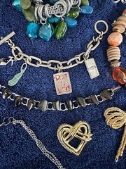 Vintage Jewelry Lot; Wear, Craft & Repair To Excellent Approx 100 Pieces