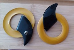 Vintage 70s Earrings 2 Inch Graphic Pop Art Fashion