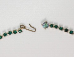 Beautiful True Vintage Green and Aurora Borealis Necklace