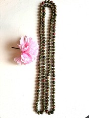 BEAUTIFUL Vintage HAND KNOTTED FLAPPER NECKLACE Natural UNAKITE Stone 56”in,131g