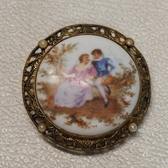 Vintage Porcelain Courting Couple Brooch Gold Tone Filigree Frame 4.5cm