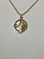 Vintage Pearl on Filigree Leaf Goldtone Pendant Necklace 17 1/2”