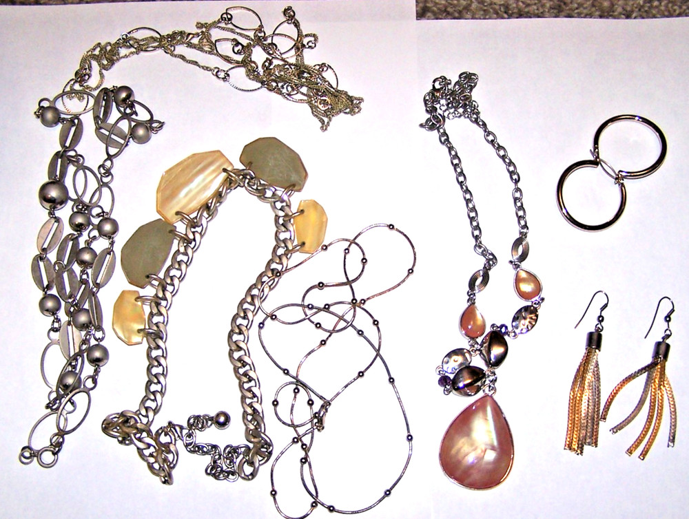 7 Pc VINTAGE COSTUME JEWELRY LOT Estate. Metal composition unknown, but nice!
