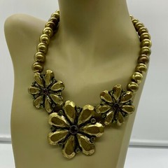 VINTAGE ? BRASS OR METAL ALLOY PINK GLASS TRIPLE FLOWER BEAD NECKLACE