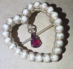 Heart Pin Brooch Avon Brand Little Heart Brooch 1″ in size VINTAGE