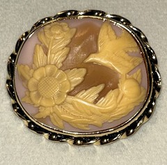 Vintage Italian Style Cameo Brooch Bird Flower Molded Art Resin 1.75” Pink 30g