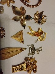 VARIETY OF VINTAGE BROOCHES LOT 21PC wear, repair, parts