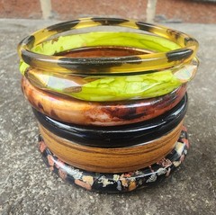 6 Vintage 70s To 90s Bangle Bracelets. Multi Colors. Acrylic? Lucite?