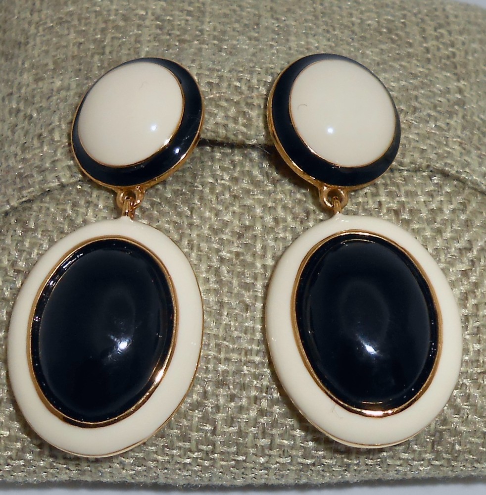 Vintage JOAN RIVERS Signed Black & Off-White Lucite Dangle Drop Earrings E53