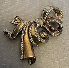 Retro Crown Trifari Bow Brooch Multi Tone Gold Pave Rhinestone 3D Double Ribbon