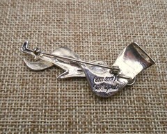 ERIC ORIGINALS Signed 2007 – 2008 Music Theme Person Brooch Pin Silver-tone A503