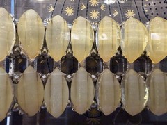 Vintage with an expandable Lucite bracelet in great condition. 1.5″ wide