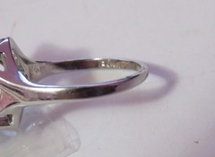 VERY PRETTY VINTAGE 18K WHITE GOLD-PLATED BLUE STONE RING SZ. 7.5