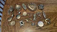 Vintage To Modern 20 Piece Lot Gold Tone Pendants Charms Hearts Bees Turtle Hand