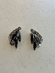 Vintage 1950’s Clear And Onyx Rhinestone Necklace And Matching Clip On Earrings