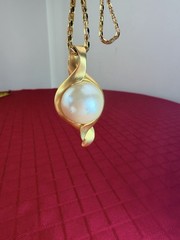 Vtg Opalescent Glass Pendant Necklace Gold Tone Modernist Swirl 18” MCM