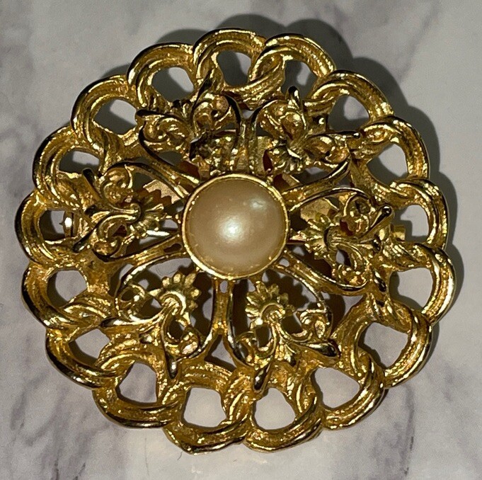 Vintage Gold Tone Round Faux Pearl Brooch Pin Jewelry JMS-9