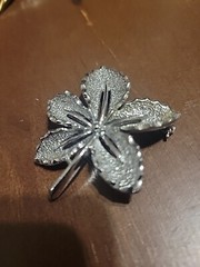 Vintage 1968 signed SARAH COVENTRY Titled Ivy Leaf Silver-Toned Pin BROOCH