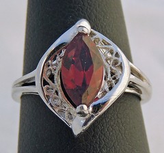 LOVELY ESTATE STERLING SILVER MARQUIS GARNET FILIGREE RING SIZE 5