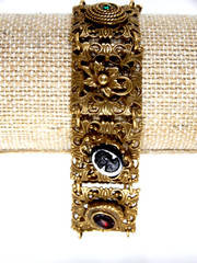 VTG Goldette NY Filigree Link Bracelet w/Cameo/Stone Accents 7″ X 3/4″ EUC