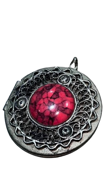 Antique Opening Locket Pendant Silver Tone Red Stone Holds Two Photos Classic 1.