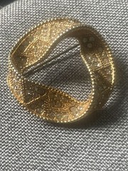 Vintage Brooch Pin Goldtone Rhinestone Wreath Round Career Capsule