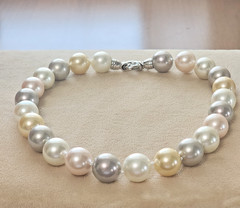 Vintage UE Estate Jewelry Made in Italy 16″ 12 to 13 mm Imitation choker pearls
