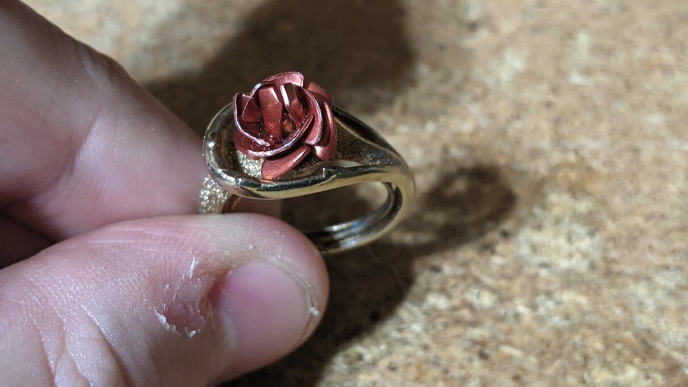 RED ROSE GOLD COLORED RING SIZE 5-6 ADJUSTABLE / WRONGWAY052