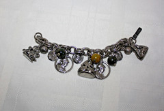 Vintage Signed CORO Silver Tone Wax Fob Seals Faux Coins Beads 7″ Charm Bracelet