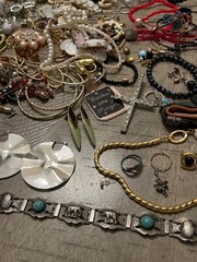 Vintage jewelry lot eclectic mix silver tone gold tone & more 051026@