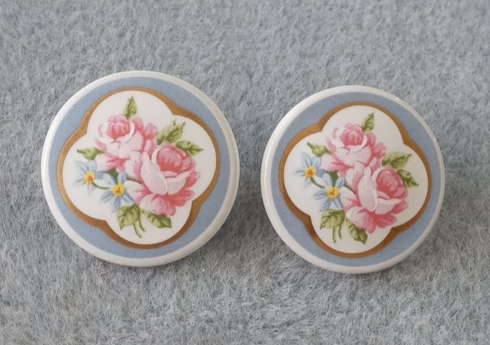 Vtg AVON 1989 Silver Tone PORCELAIN BOUQUET Rose Flower Stud Button Earrings