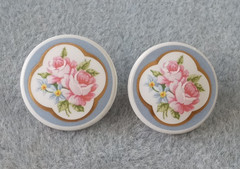 Vtg AVON 1989 Silver Tone PORCELAIN BOUQUET Rose Flower Stud Button Earrings