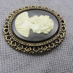 Vintage Cameo Brooch Early Plastic On Black Glass Gold Tone Frame