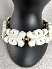 VNTG Monet White Resin Scroll Design 7.5 Inch Panel Bracelet w/ Safety Chain*