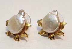 Vintage Metropolitan Museum of Art (MMA) Flower Style Freshwater Pearl Earrings