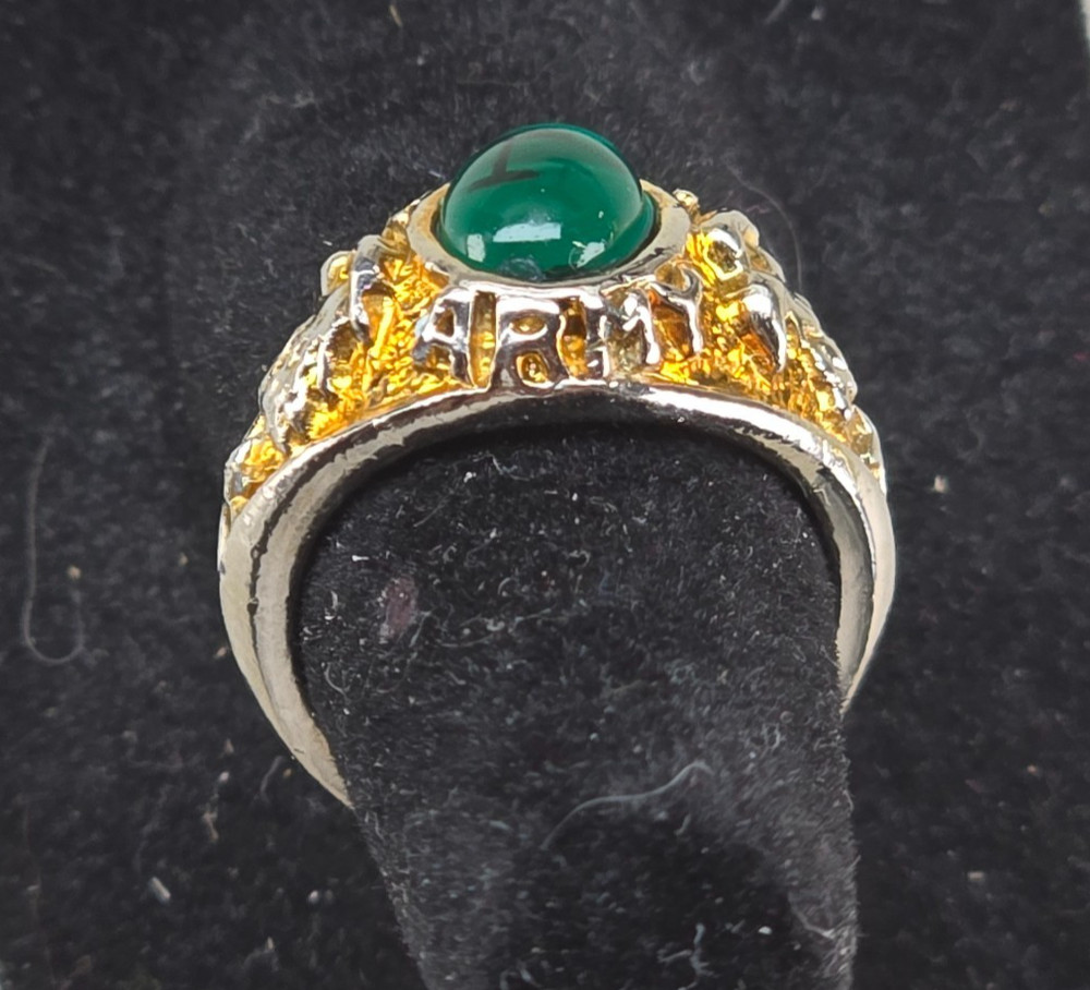 Vintage Army Victory Ring Green Cabochon Gold Tone Size 4.5 Military Patriotic