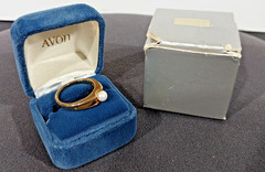 NOS Vintage 1985 Avon Genuine Cultured Pearl Ring Size 8 18K HGE Blue Velvet Box