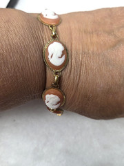 Vtg gold tone orange white Cameo Bracelet