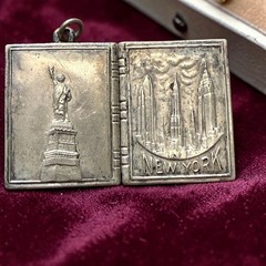 Vintage New York Souvenir Book Locket Die-Struck Statue Liberty Skyline c1935-45