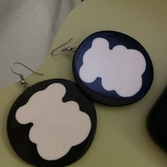 Vintage Y2K Dangle Earrings No Name Brand Own It